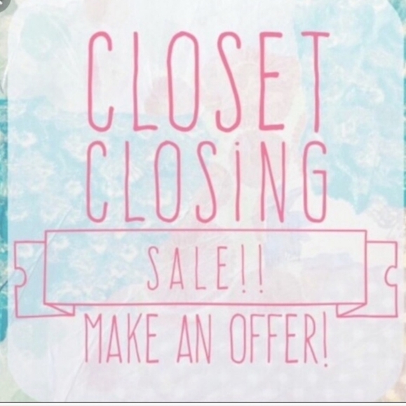 CLOSET CLOSING - Picture 2 of 2